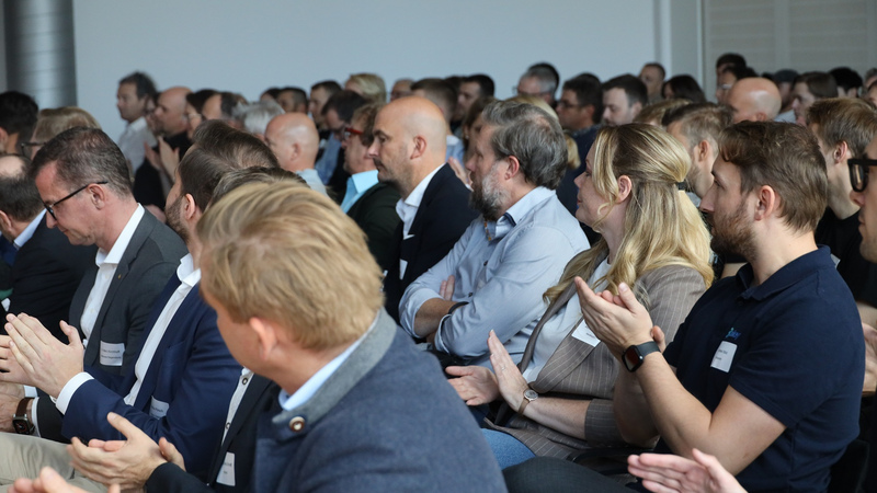 Applaudierendes Publikum beim Kooperationsforum Mittelstand & Start-up